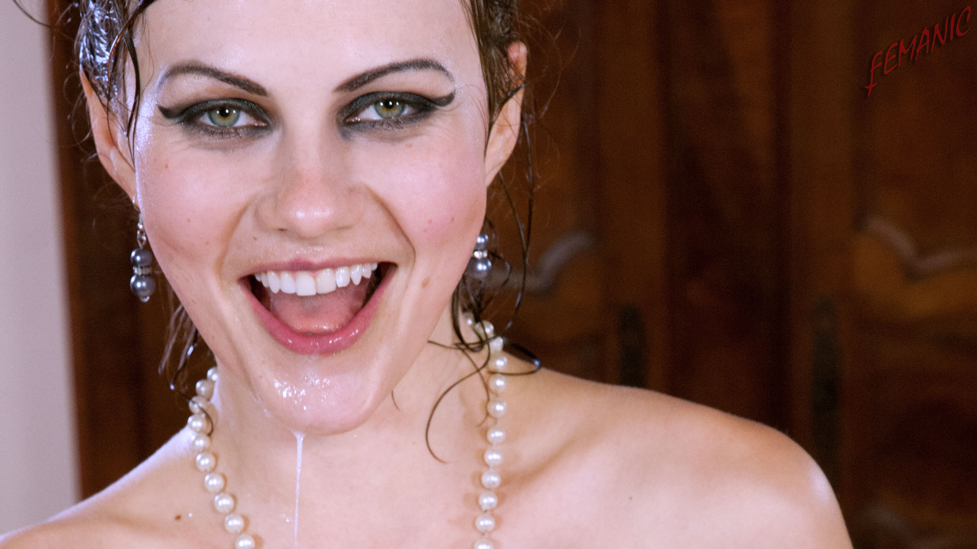Tina Kay selfpiss preview
